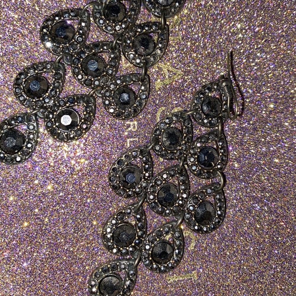 Earrings black dangly
